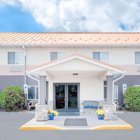 Days Inn & Suites By Wyndham Fargo 19Th Ave/Airport Dome Экстерьер фото