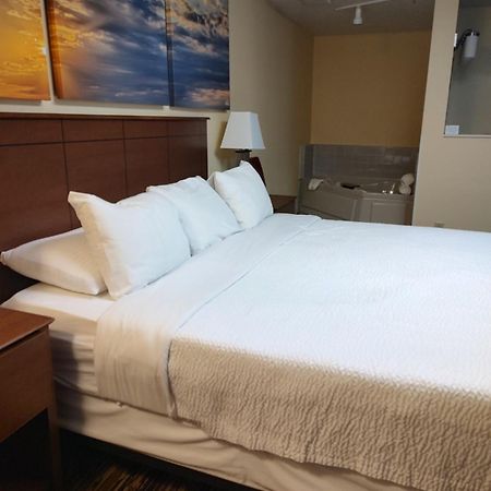 Days Inn & Suites By Wyndham Fargo 19Th Ave/Airport Dome Экстерьер фото