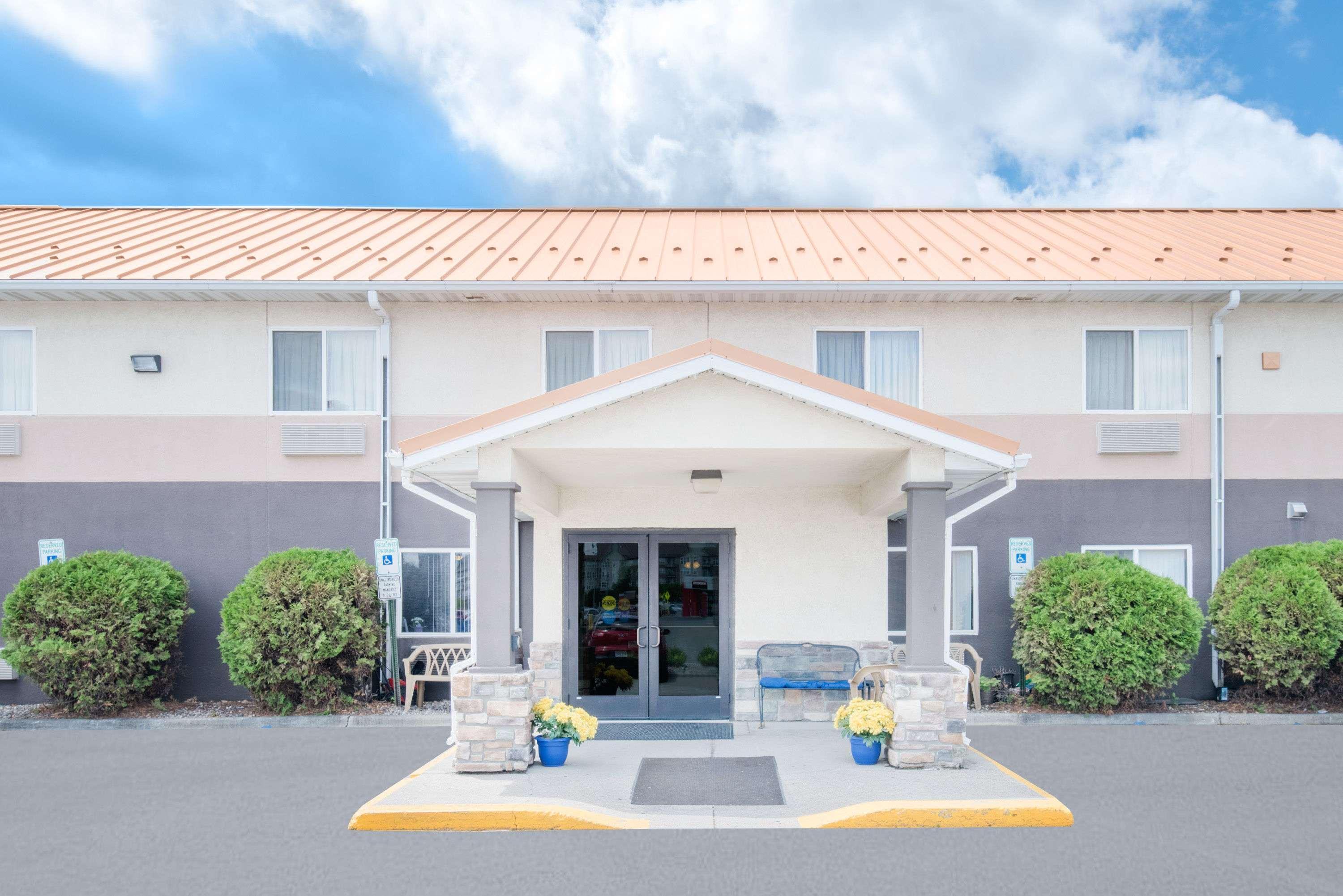 Days Inn & Suites By Wyndham Fargo 19Th Ave/Airport Dome Экстерьер фото