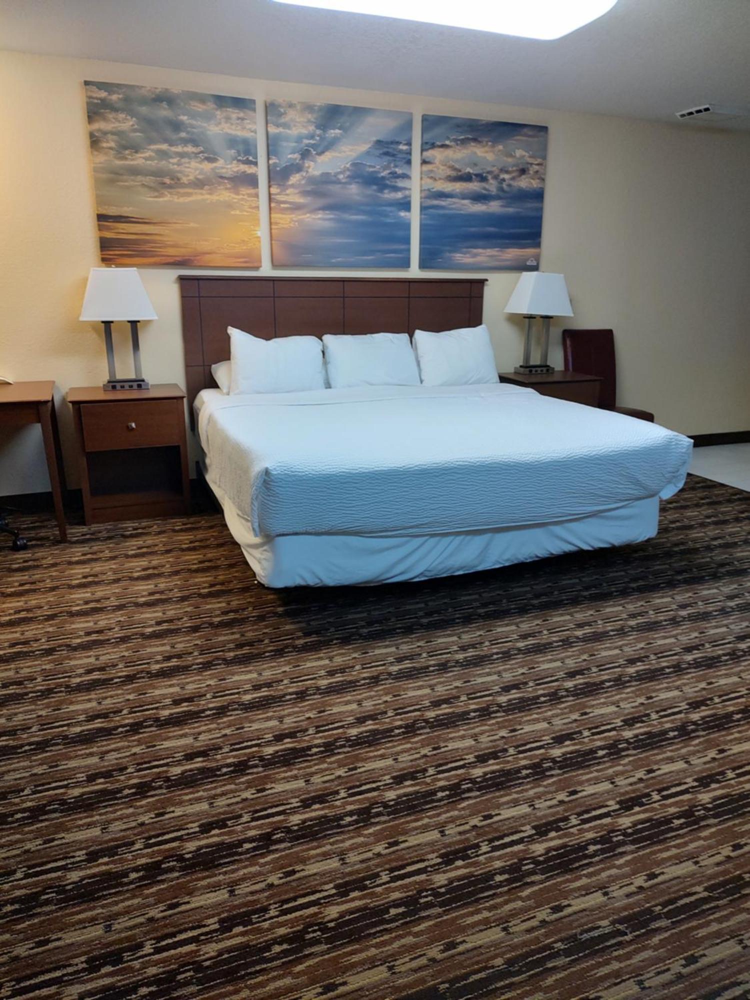 Days Inn & Suites By Wyndham Fargo 19Th Ave/Airport Dome Экстерьер фото