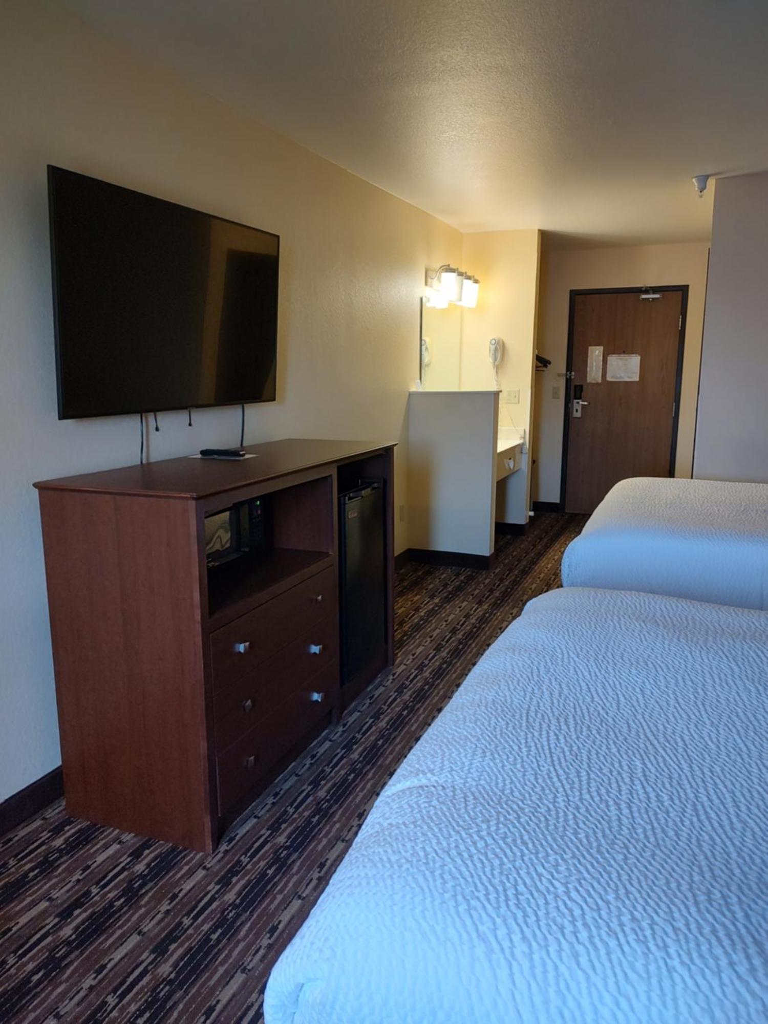 Days Inn & Suites By Wyndham Fargo 19Th Ave/Airport Dome Экстерьер фото