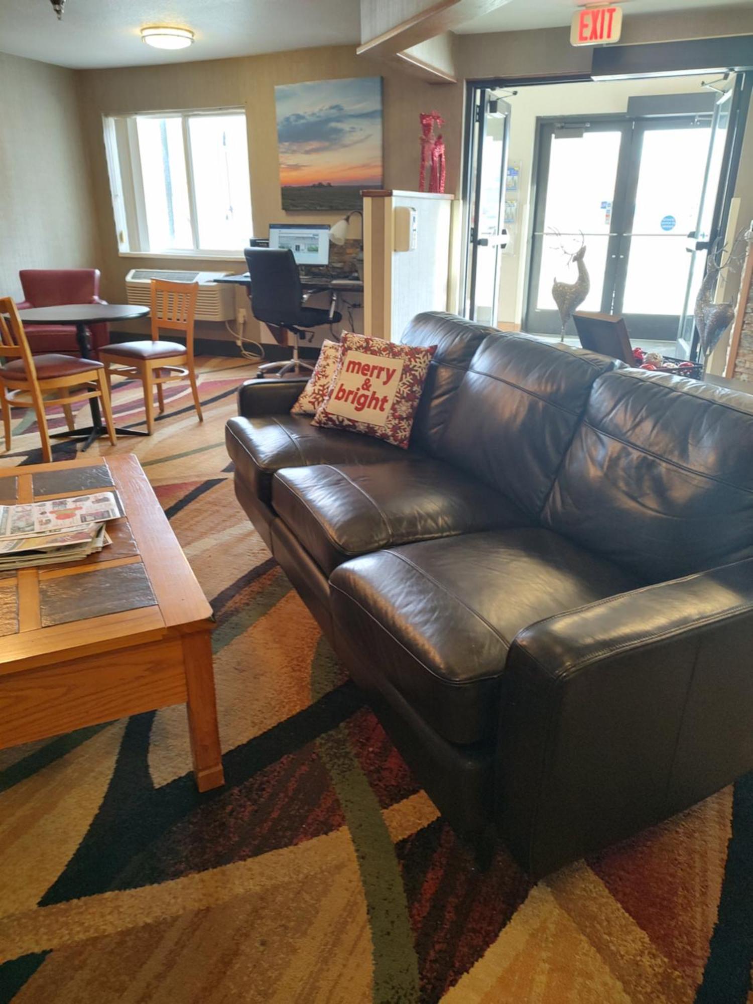 Days Inn & Suites By Wyndham Fargo 19Th Ave/Airport Dome Экстерьер фото